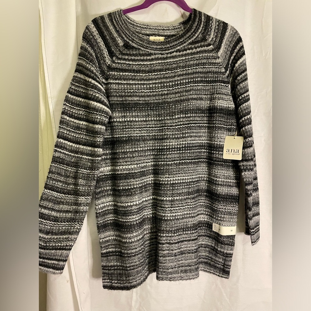 NWT a.n.a Women’s Crew Neck Long Sleeve Pullover Sweater Black White Size M